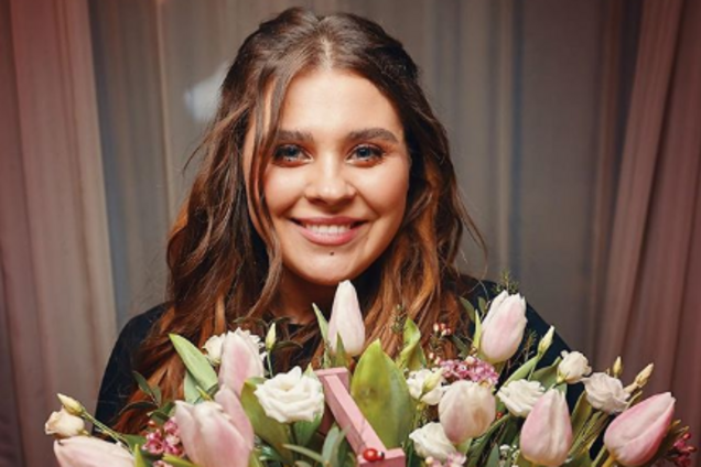 'Он зацепил меня!' Солистка группы KAZKA рассказала о романе с иностранцем