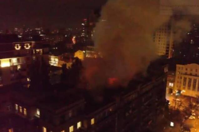 Людей евакуювали: у Києві розгорілася потужна пожежа у житловій 6-поверхівці. Фото і відео НП