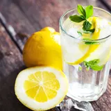 Вода с лимоном полезна для похудения и очищения организма