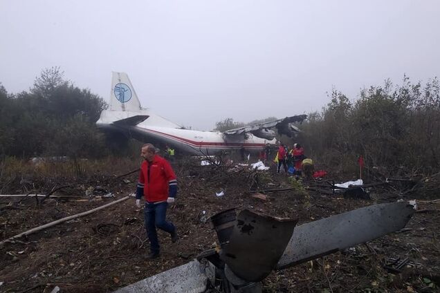 Смертельна катастрофа з літаком під Львовом: з'явилися перші фото і відео