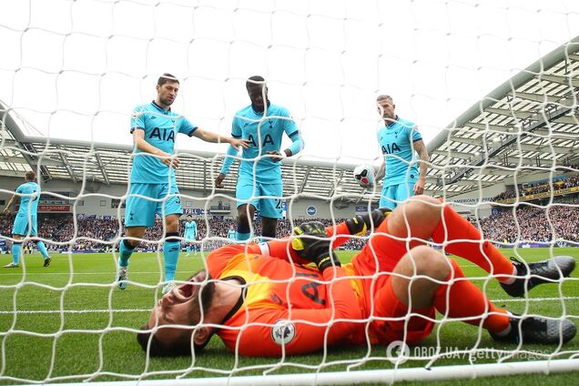 Вратарь сборной Франции повторил ляп Филимонова и потерял сознание от боли