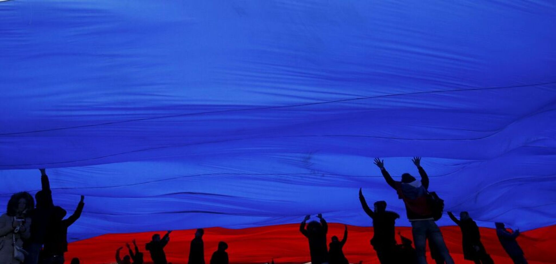 Из России бегут сотни тысяч людей и миллиарды долларов