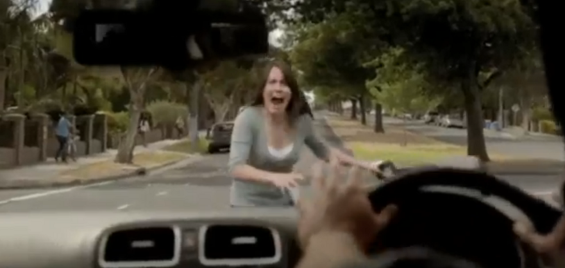 'Всього 2 секунди!' До водіїв звернулися в жорсткому соціальному ролику