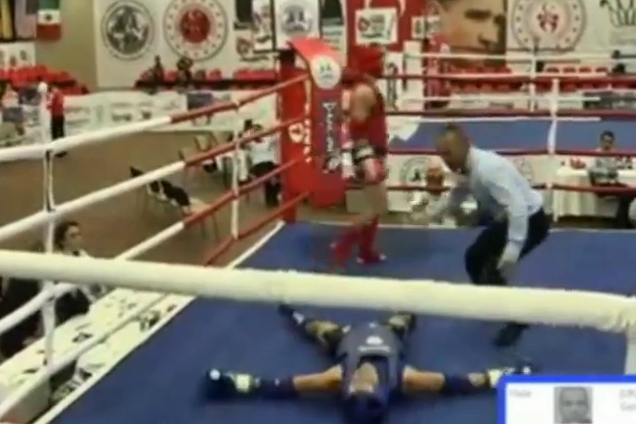 Украинский боксер победил на ЧМ лютым ударом локтем с разворота