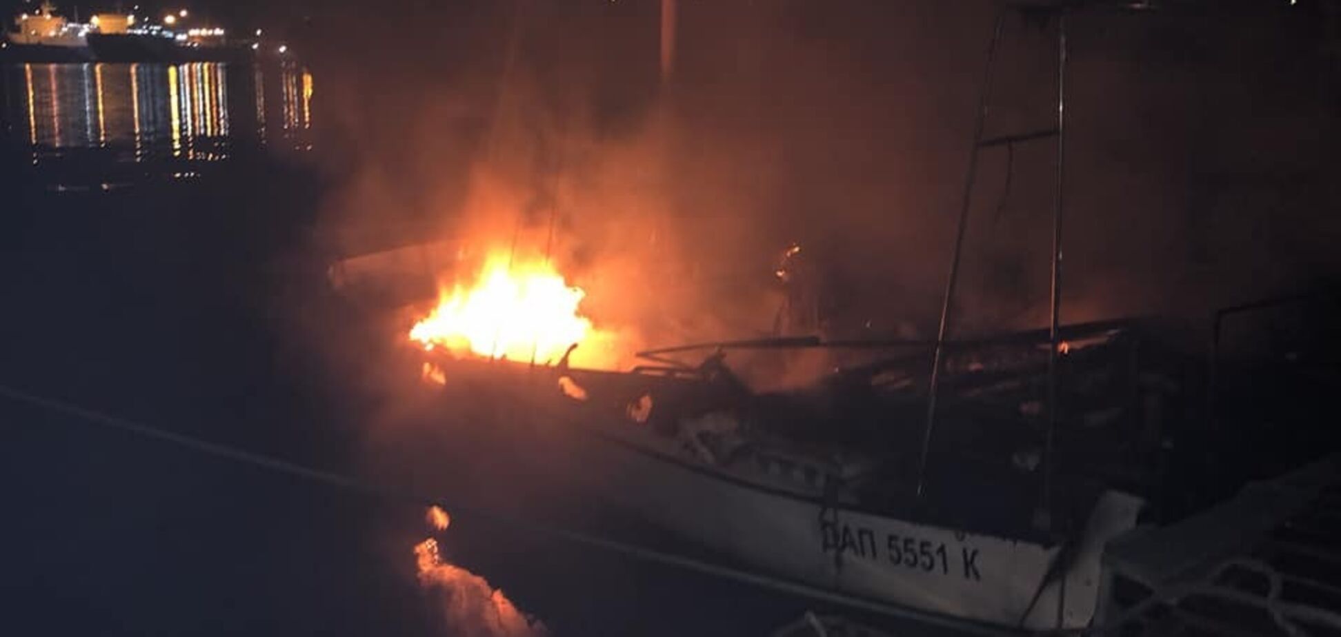 Под Одессой сгорела яхта депутата