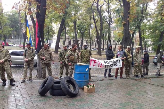 Бойцы Украинской добровольческой армии потребовали отставки прокурора Токаря