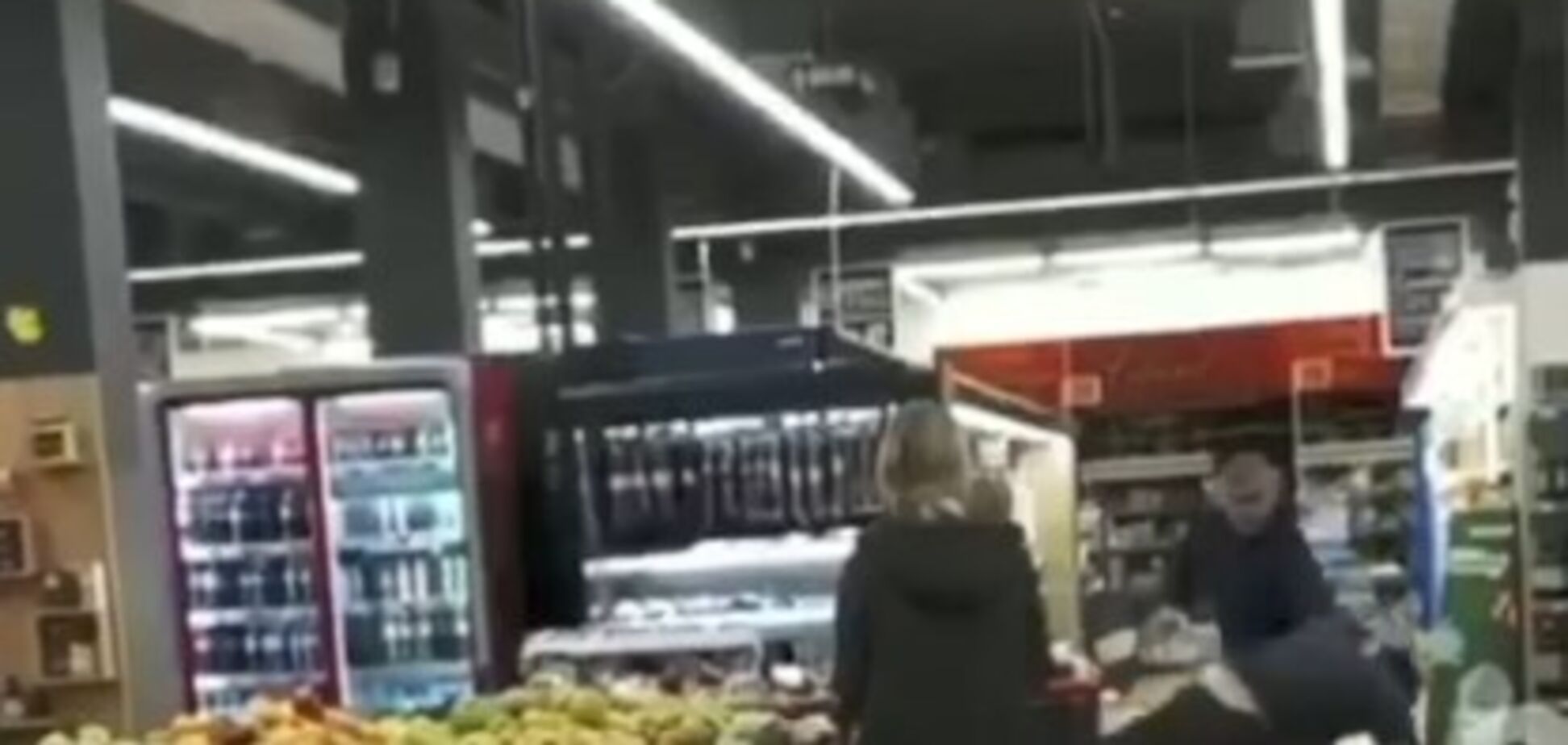 'Бійка за більш стиглий фрукт': у супермаркеті Києва трапилася сутичка