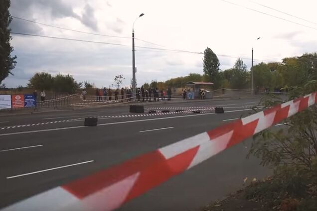 В Черкассах участник автогонок сбил зрителя: момент попал на видео. 18+