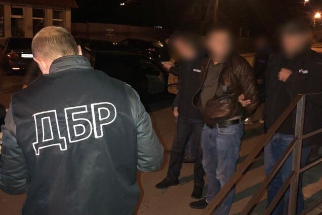 На Житомирщине начальник сектора полиции по борьбе с наркотиками продавал их