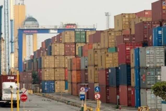 В чей карман падают таможенные платежи?