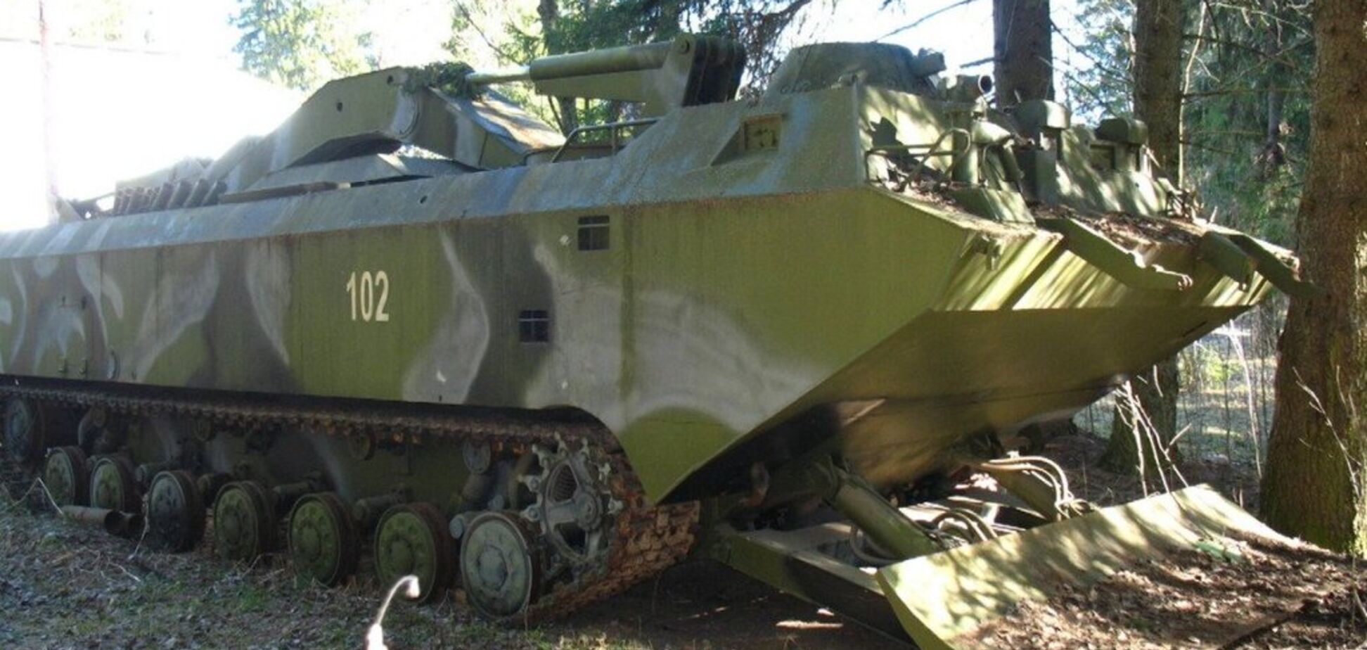 В 'ЛНР' 'похвастались' уникальным плавающим БТР. Фото