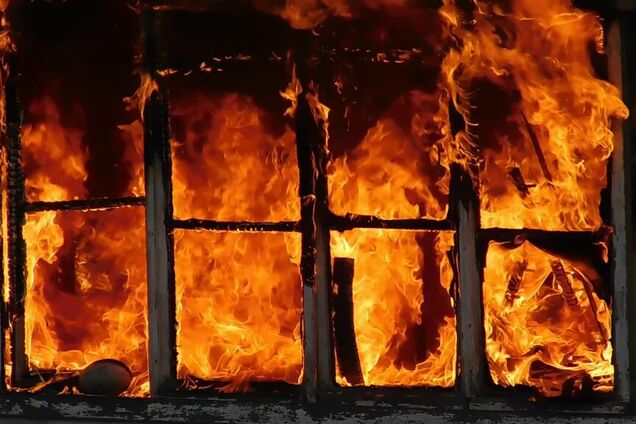 В Днепре горел заводской цех: фото и видео
