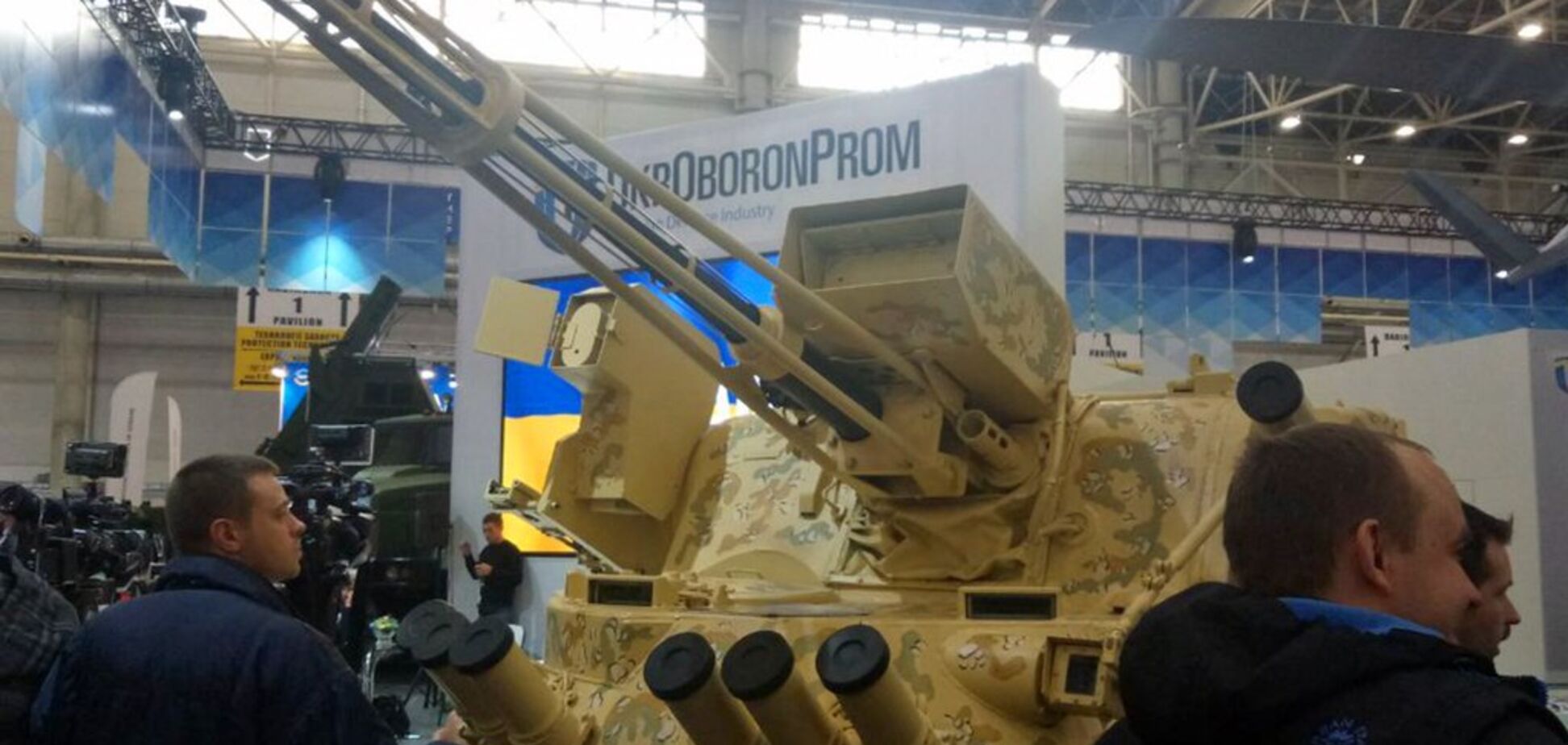 'Слепит' танки и не боится 'Градов': в Украине презентовали мощнейшее оружие