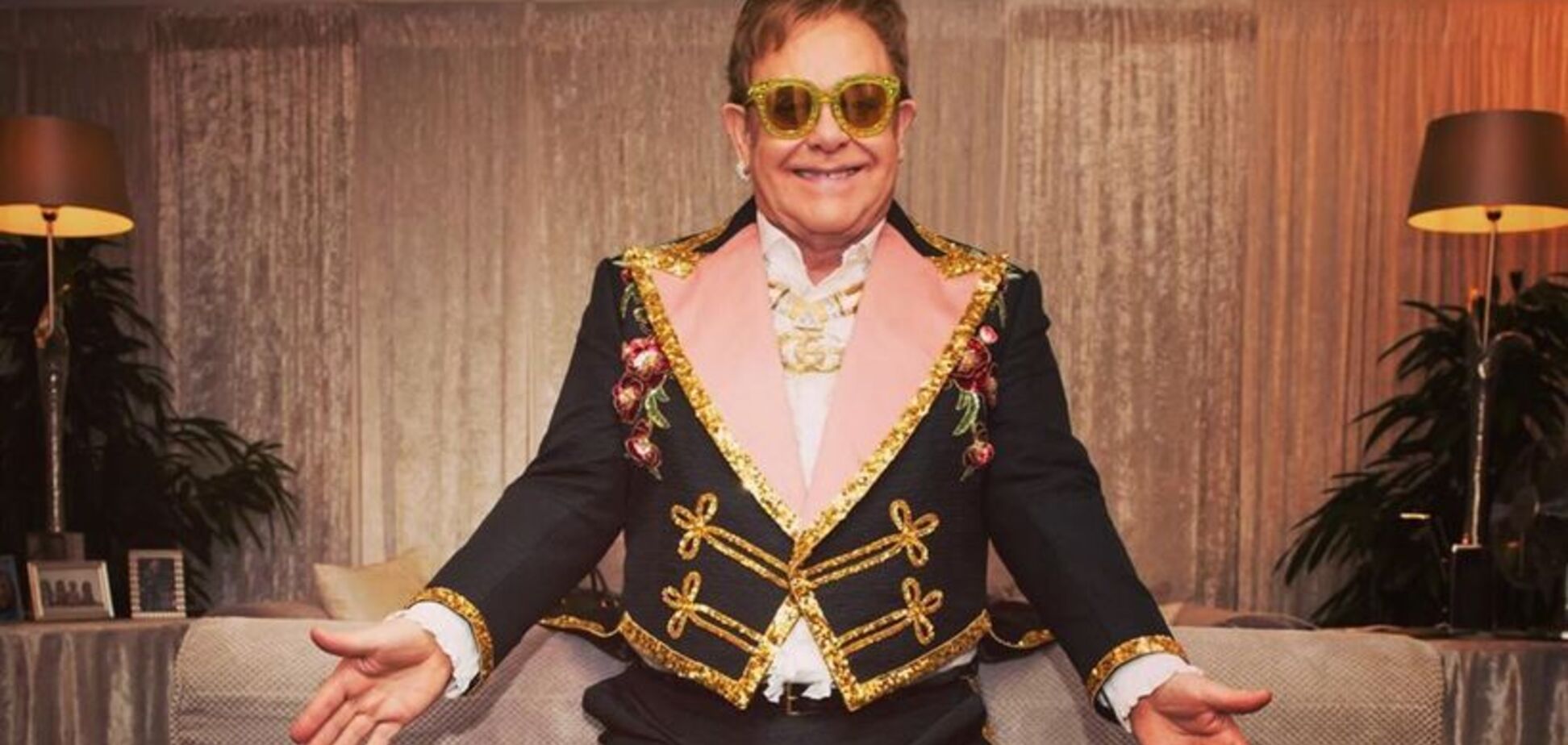 Роздягнувся й вдарив менеджера: Елтон Джон зізнався у кокаїнових 'подвигах'