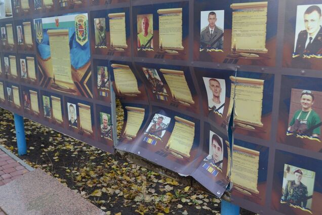 Вандали розгромили стіну пам'яті воїнам АТО