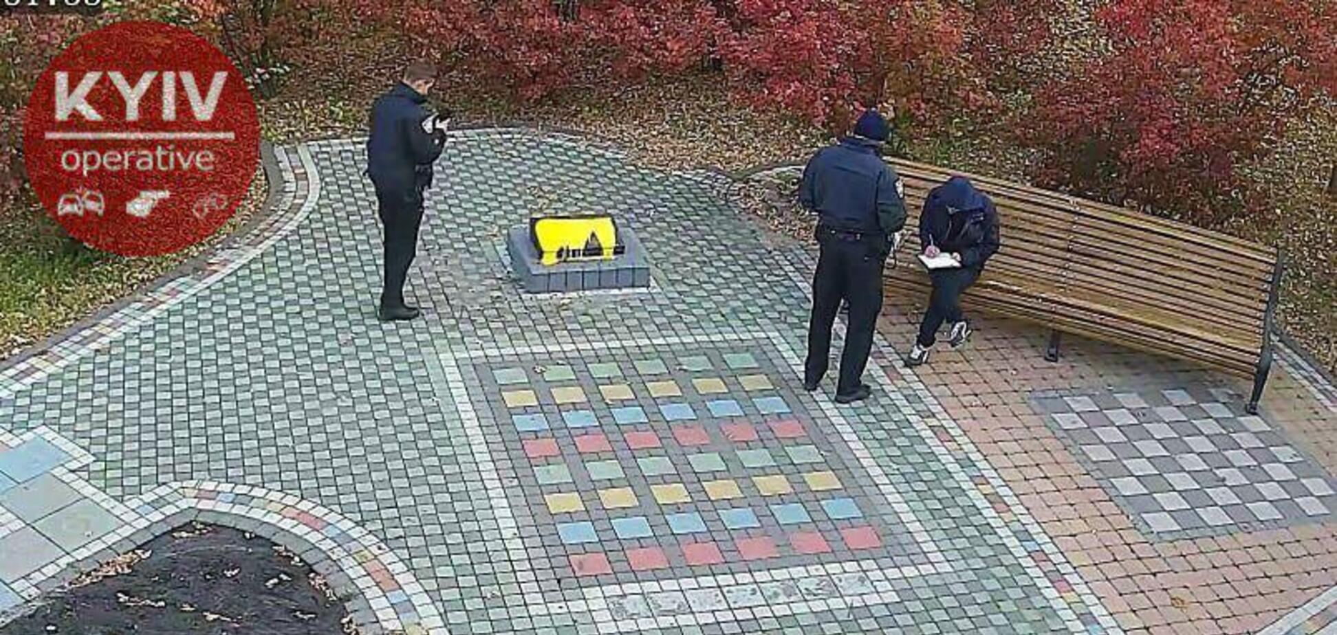 'Больной человек!' В Киеве вандал осквернил мемориал погибшим воинам АТО