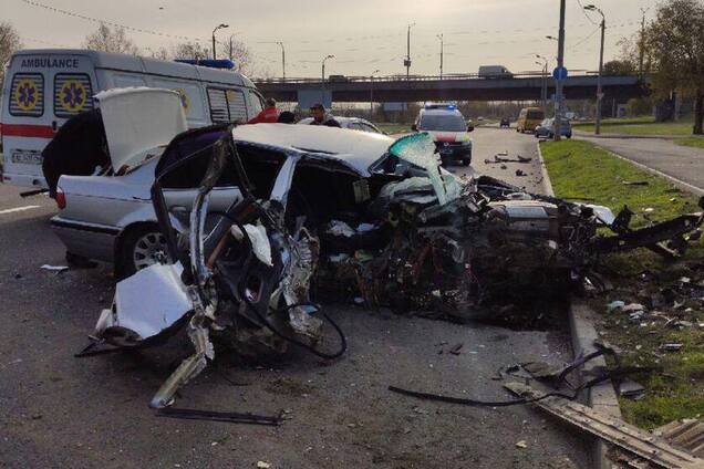 Разбился о столб: в Днепре произошло жуткое ДТП возле Южного моста