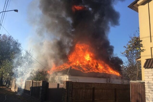 В Киеве произошел жуткий пожар на Печерске: появилось эксклюзивное видео