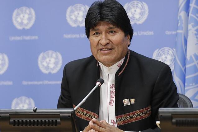 Улетел на самолете: президент Боливии подал в отставку