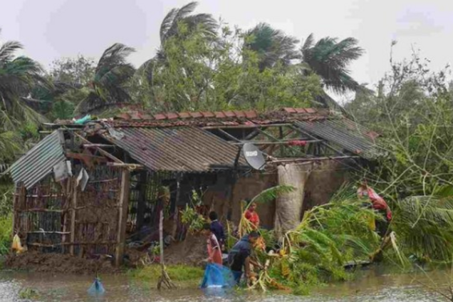 Циклон "Бульбуль" убил 24 человека: Индию и Бангладеш накрыла смертоносная стихия. Фото и видео