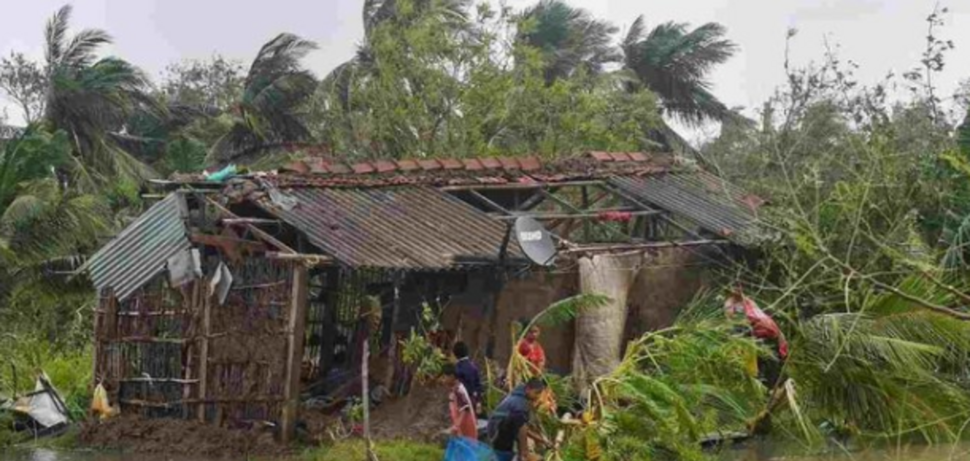 Индию и Бангладеш накрыл циклон 'Бульбуль'