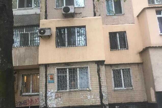 В Одесі пенсіонер викинувся з вікна багатоповерхівки. Фото
