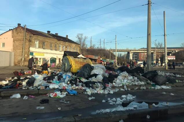 У Києві спалахнув скандал через відому барахолку