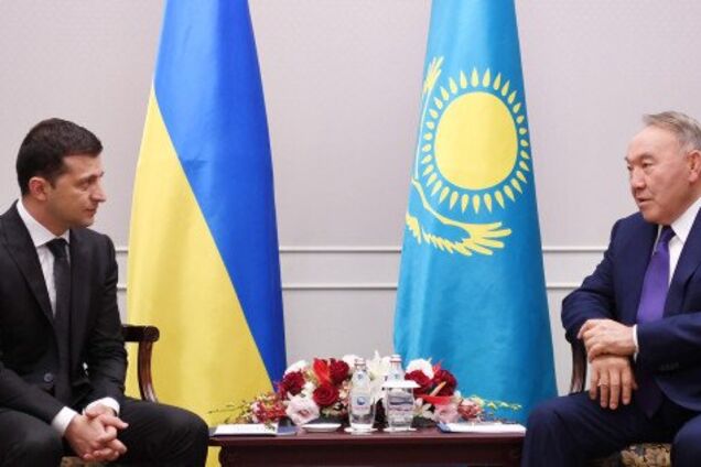 Почему Назарбаев предлагает Украине сдаться?