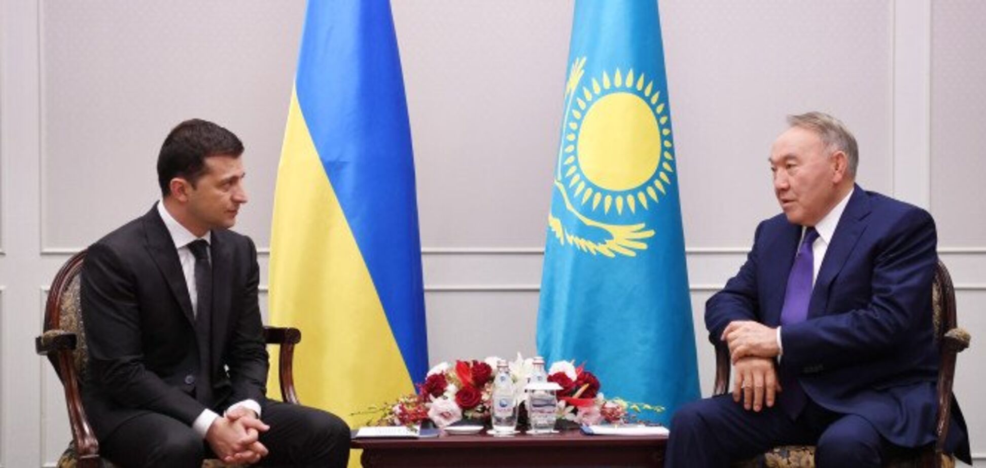 Почему Назарбаев предлагает Украине сдаться?