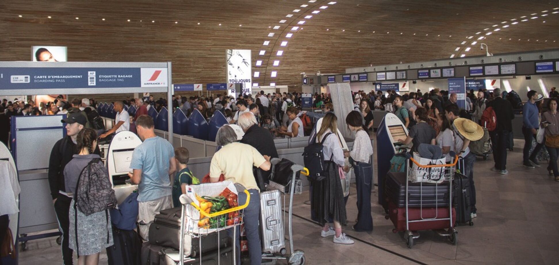 Обнаружена серьезная опасность для пассажиров из-за ручной клади в самолетах