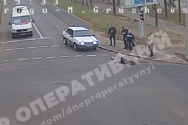 Выбежала на красный: в Днепре женщину переехал автомобиль
