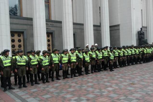 Раду окружила полиция с собаками: что произошло