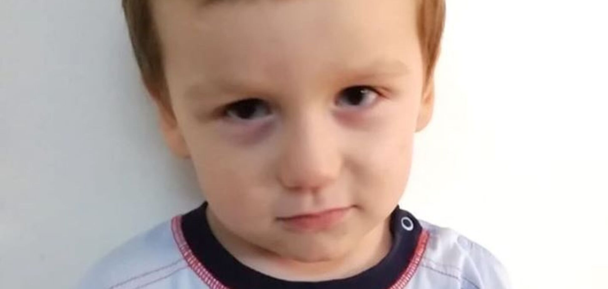 У Києві відшукали батьків покинутого посеред вулиці 3-річного малюка