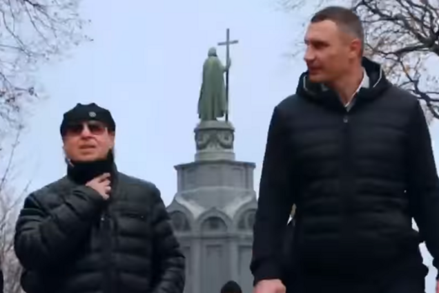 Легендарний соліст Scorpions заспівав у центрі Києва: Кличко поділився відео