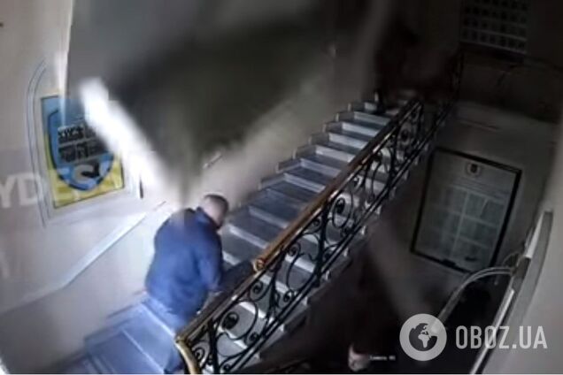 Люди врятувалися дивом: з'явилося шокуюче відео обвалення стелі у будівлі одеської поліції