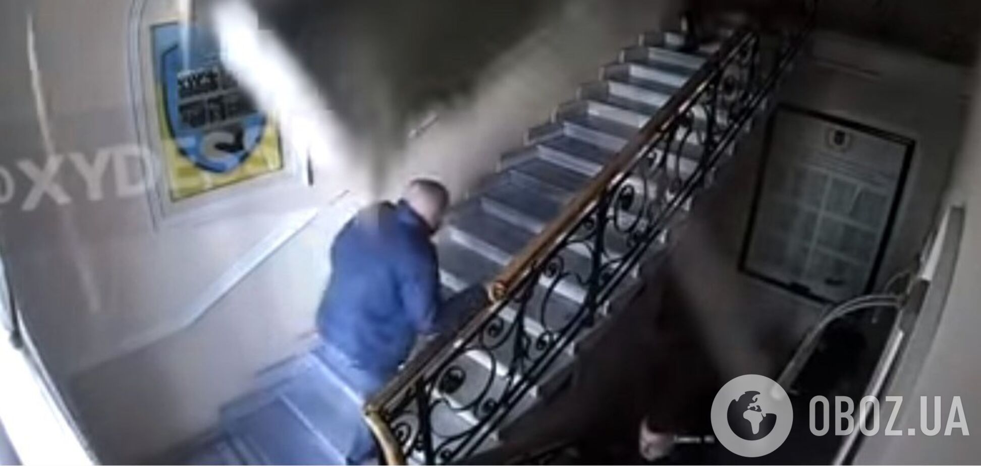 Люди врятувалися дивом: з'явилося шокуюче відео обвалення стелі у будівлі одеської поліції