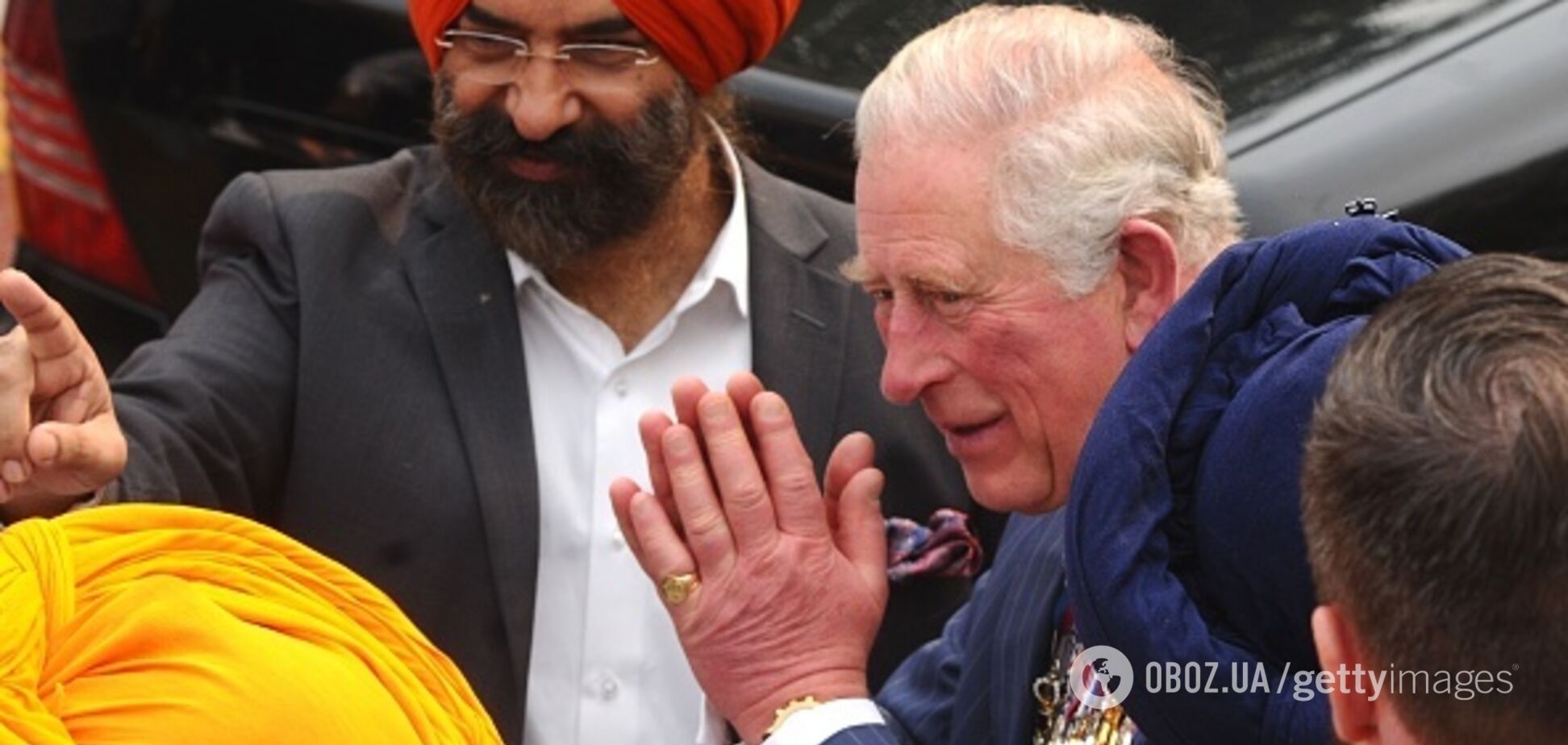 Огромные руки и ноги: опухшего принца Чарльза подловили в Индии
