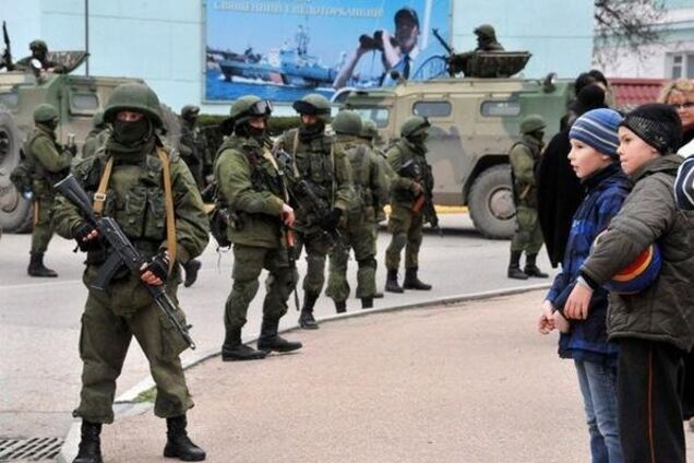 'Люди с автоматами, дроны, БТР на готовности!' Жители Крыма подняли панику в сети