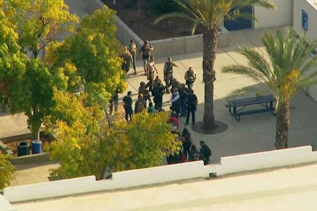 У США підліток відкрив стрілянину в школі: два вбиті, три поранені. Фото й відео