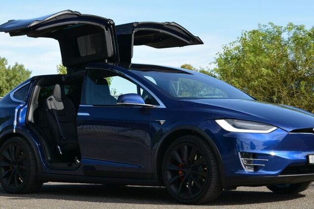 В Киеве заметили топовый электрокар Tesla Model X: фото