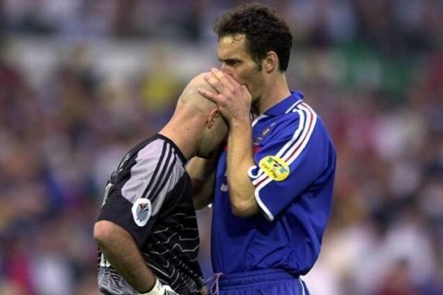 Карточка до начала игры и поцелуй в лысину: самые необычные приметы футболистов