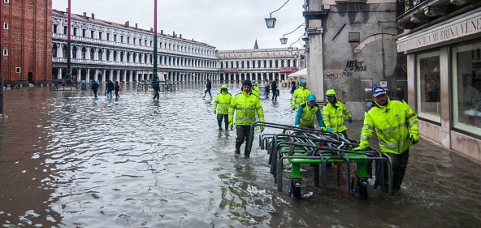 Венецию атаковала вода: объявлен режим ЧП