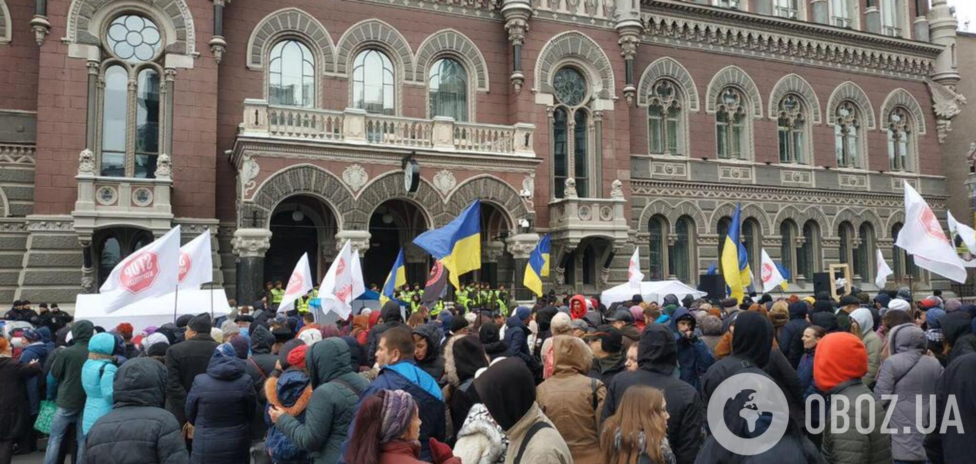 Постановочный митинг под НБУ