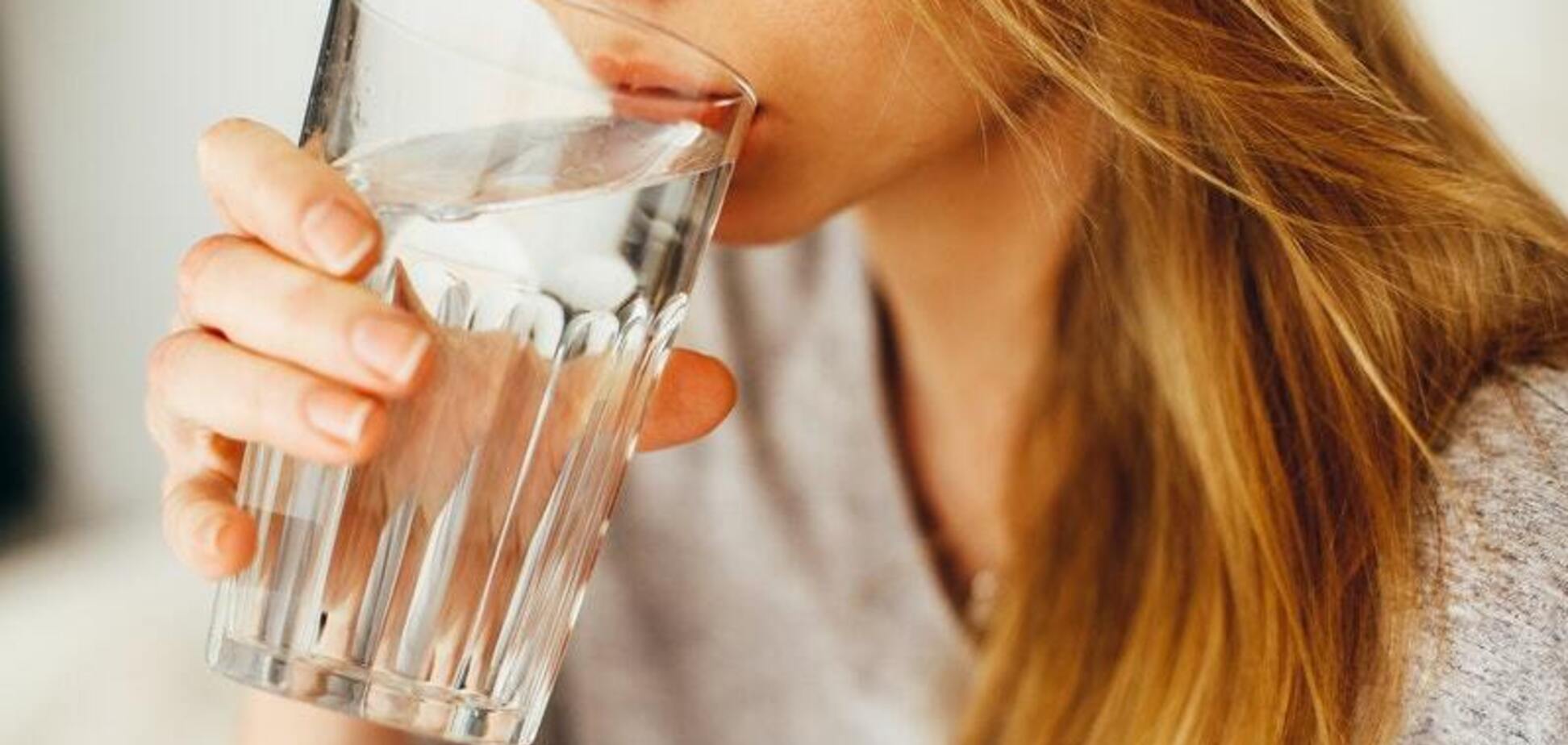 Зачем пить воду при похудении: диетолог объяснила важные нюансы
