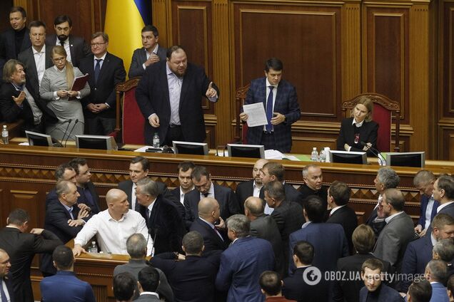 Из 'Слуги народа' в Раде выгнали двух нардепов: кто они
