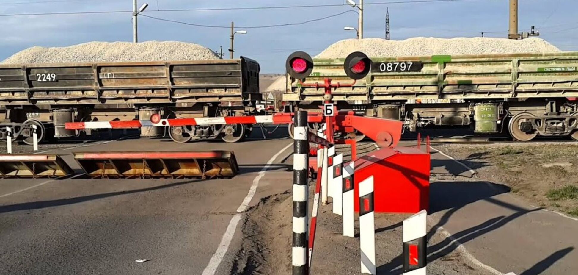 Зіткнулися потяг і вантажівка: в Одесі відбулося жорстке ДТП