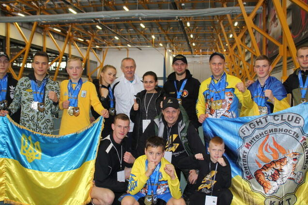 Тренер Слипченко привез украинских чемпионов из Британии