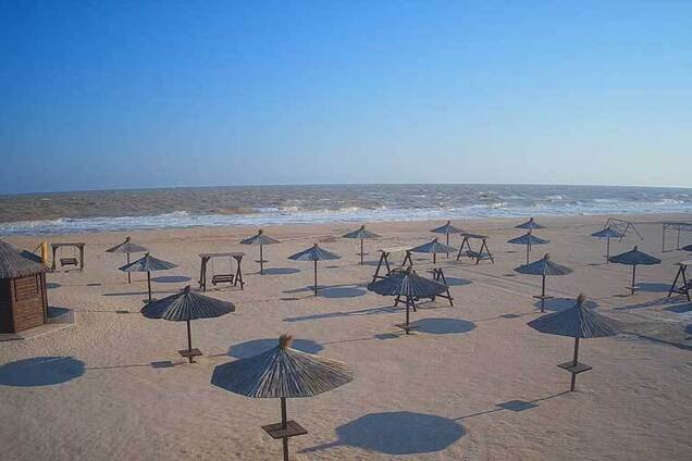 Ветер сдувал с места! Появились впечатляющие фото шторма в Азовском море