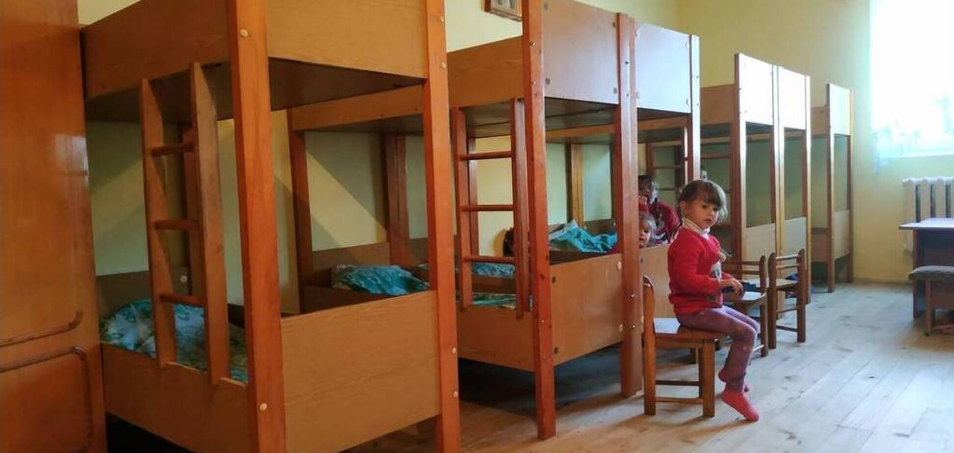 Дети спят по очереди: на Прикарпатье забили тревогу из-за ужасных условиях в детсаду