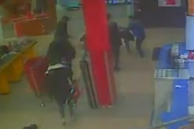 Полиция задержала парней, которые издевались над охранником в Киеве